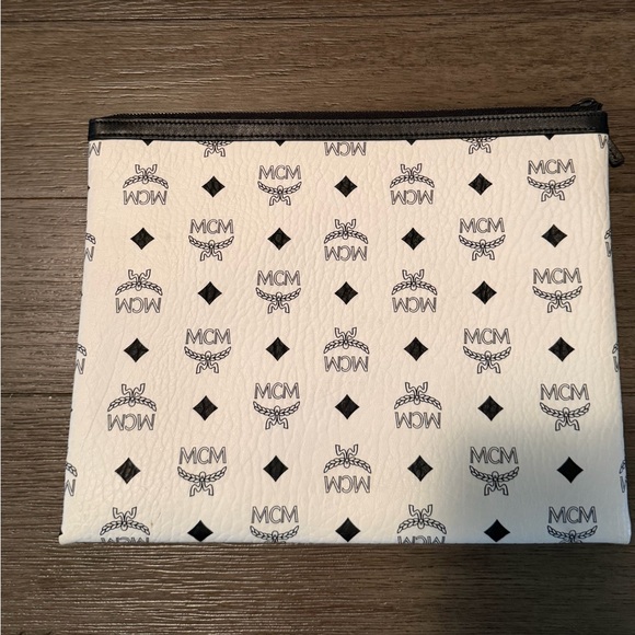 MCM Pouch - Picture 2 of 4